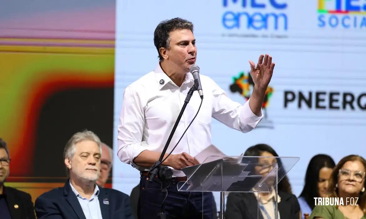 Ministro da Educação diz que professor tem que ser bem remunerado Ministro da Educação diz que professor tem que ser bem remunerado