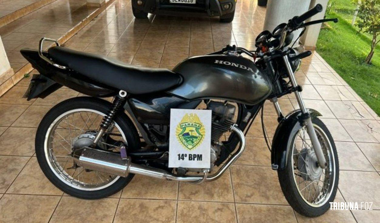Motociclista é abordado sem CNH e com escape irregular no centro de Itaipulândia Motociclista é abordado sem CNH e com escape irregular no centro de Itaipulândia