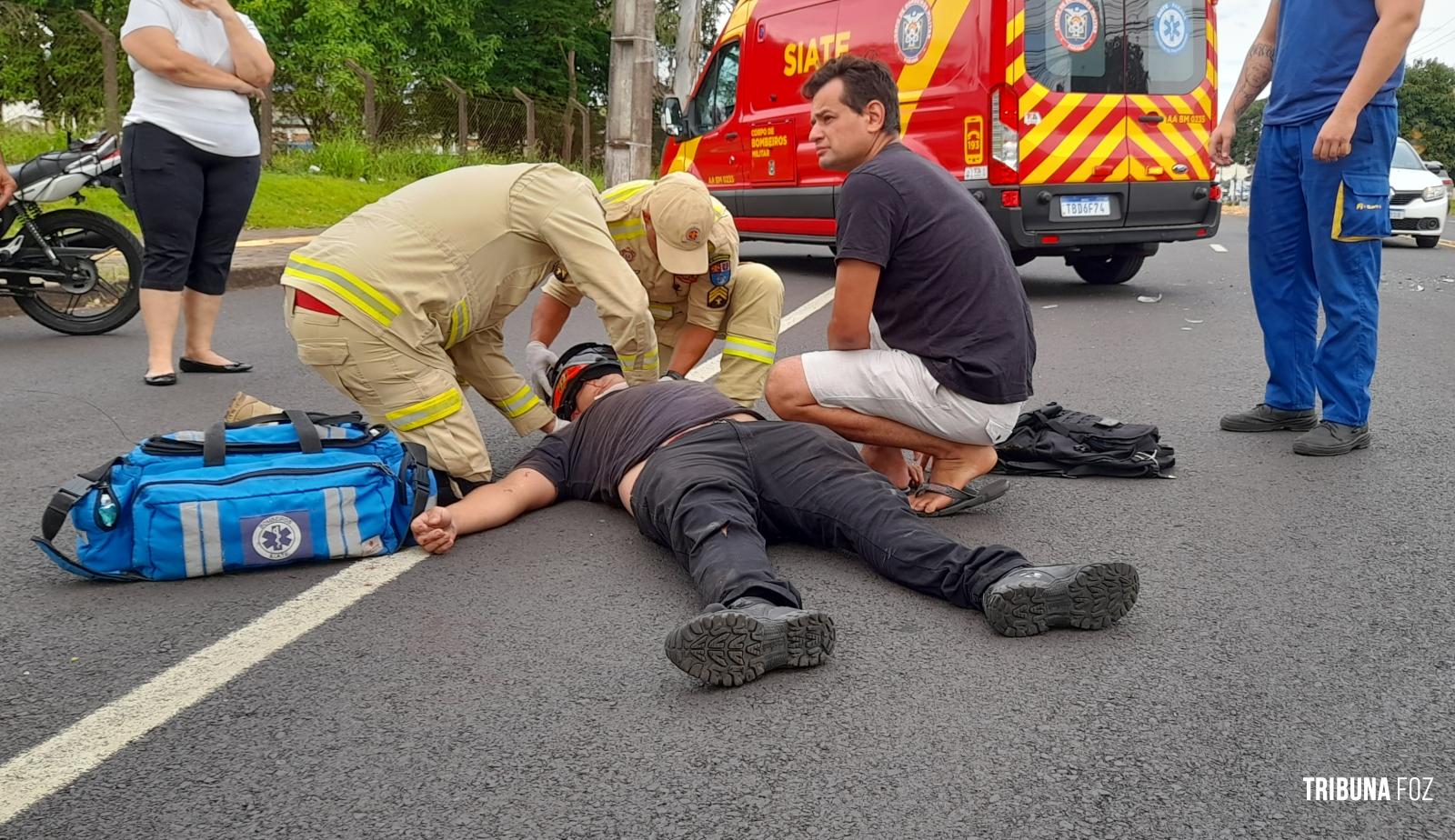 Motociclista é socorrido pelo Siate após colisão na Av. República Argentina Motociclista é socorrido pelo Siate após colisão na Av. República Argentina