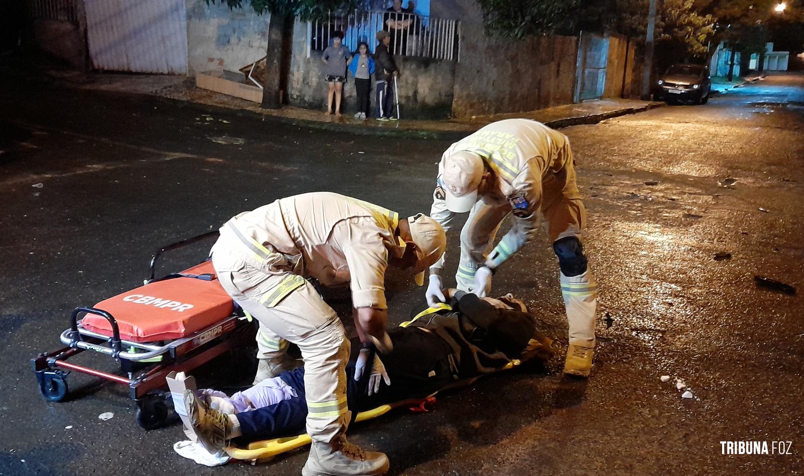 Motociclista é socorrido pelo Siate após colisão na Vila Adriana II Motociclista é socorrido pelo Siate após colisão na Vila Adriana II