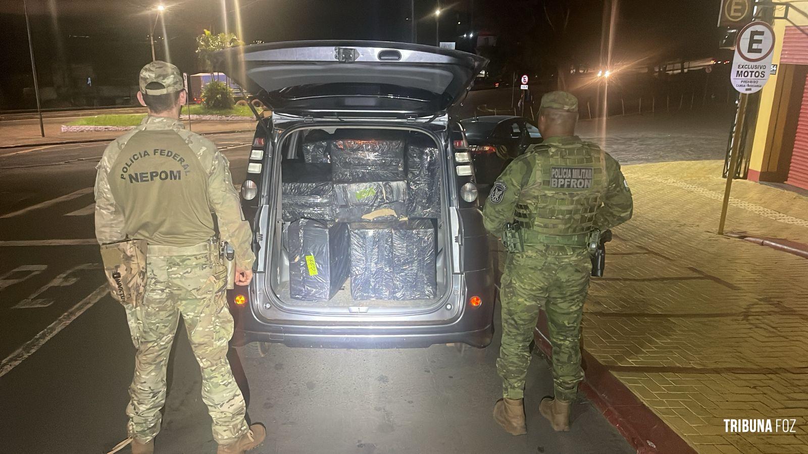 PF e PM apreendem van paraguaia carregada com cigarros contrabandeados em Foz do Iguaçu PF e PM apreendem van paraguaia carregada com cigarros contrabandeados em Foz do Iguaçu