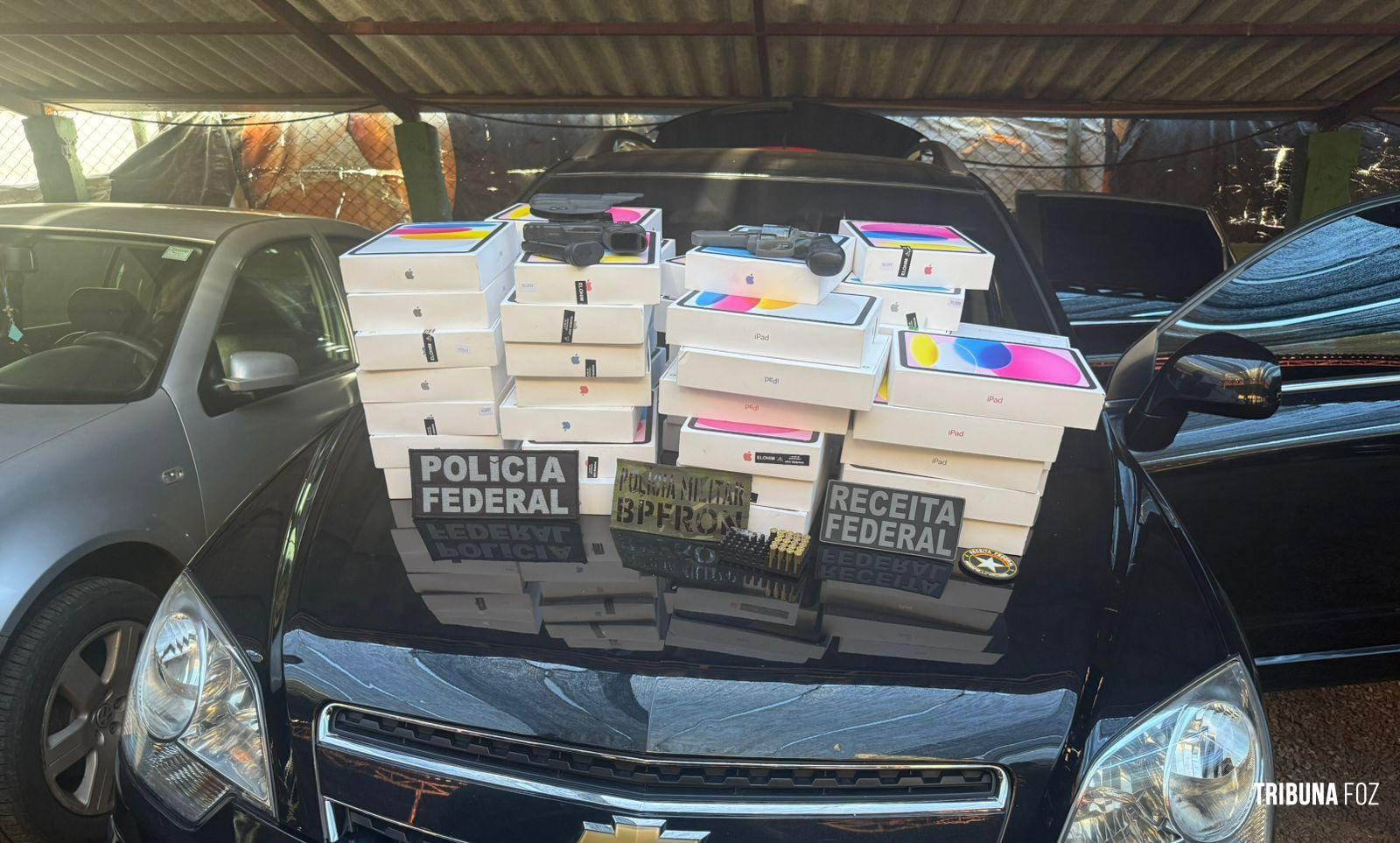 PF, RF e PM prendem duas pessoas e apreendem veículo com mercadorias descaminhadas em Foz do Iguaçu PF, RF e PM prendem duas pessoas e apreendem veículo com mercadorias descaminhadas em Foz do Iguaçu
