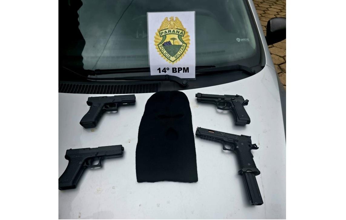 PM frustra ação criminosa e prende quatro suspeitos armados com simulacros de pistolas PM frustra ação criminosa e prende quatro suspeitos armados com simulacros de pistolas