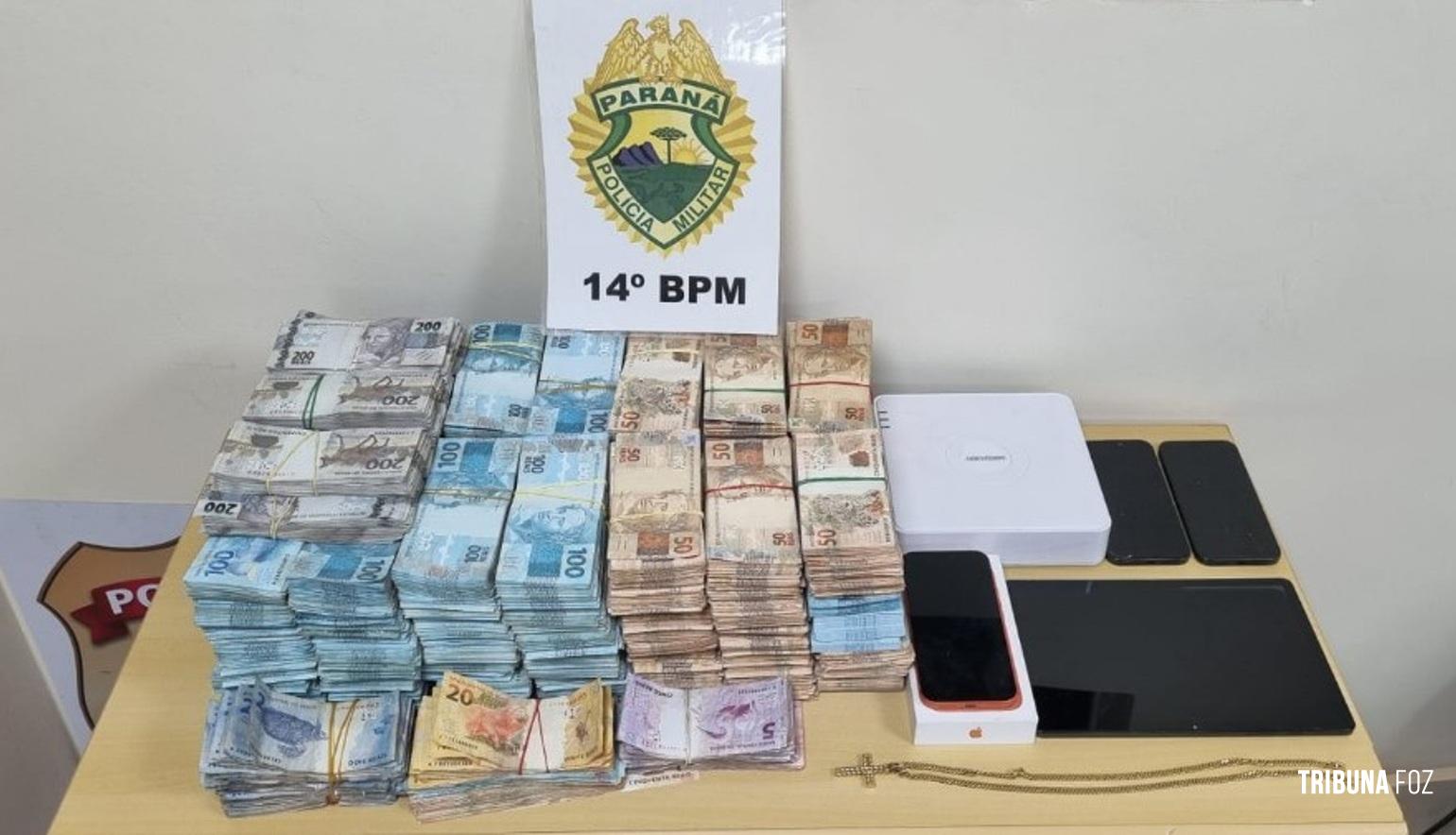 PM localiza mais de um milhão de reais em residência após denúncia de roubo PM localiza mais de um milhão de reais em residência após denúncia de roubo