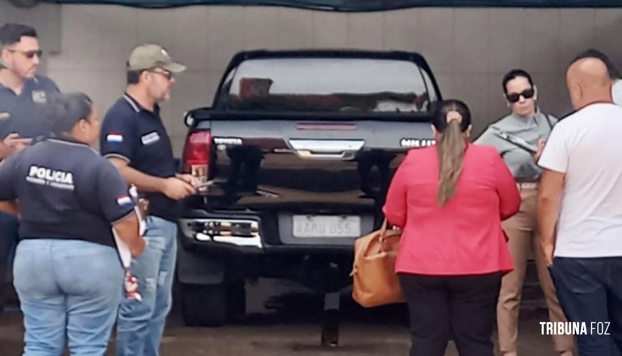 Policia Nacional do Paraguai de Ciudad Del Este apreende caminhonete roubada no Brasil