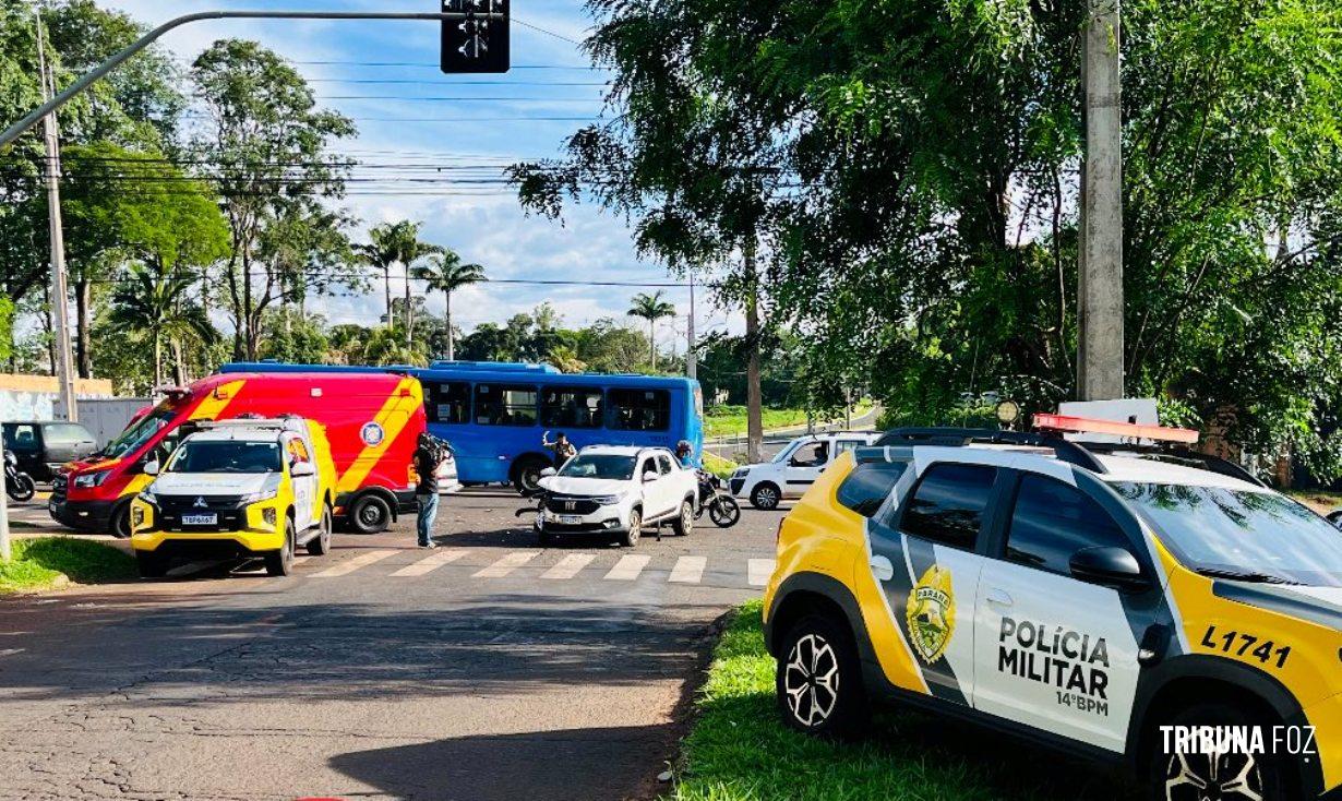 Acidente entre dois carros deixa um homem ferido na Av. República Argentina