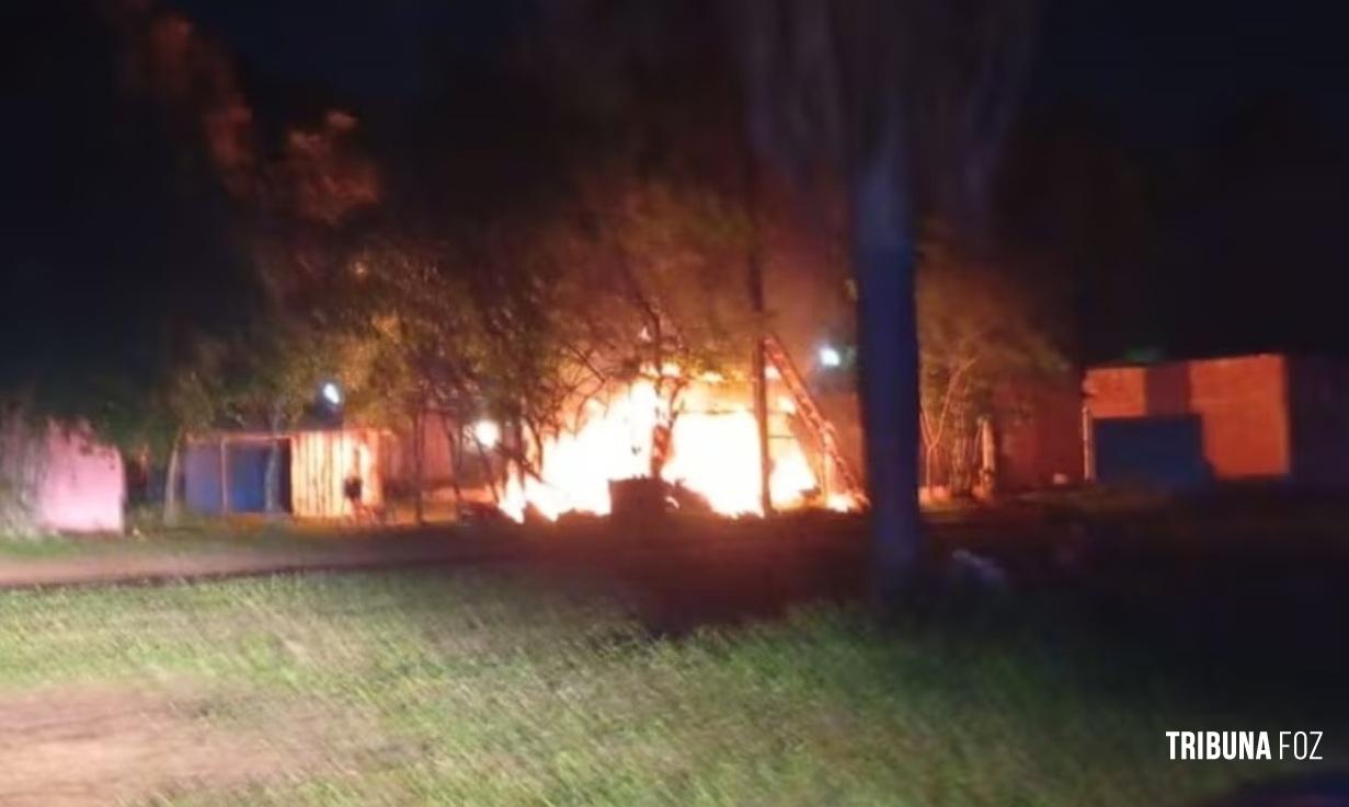 Briga de vizinhos termina com um preso e uma casa incendiada em Hernadárias