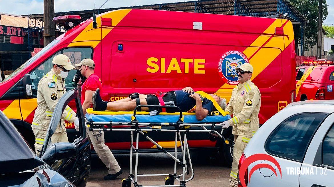 Colisão entre dois carros na marginal da BR-277 deixa duas pessoas feridas