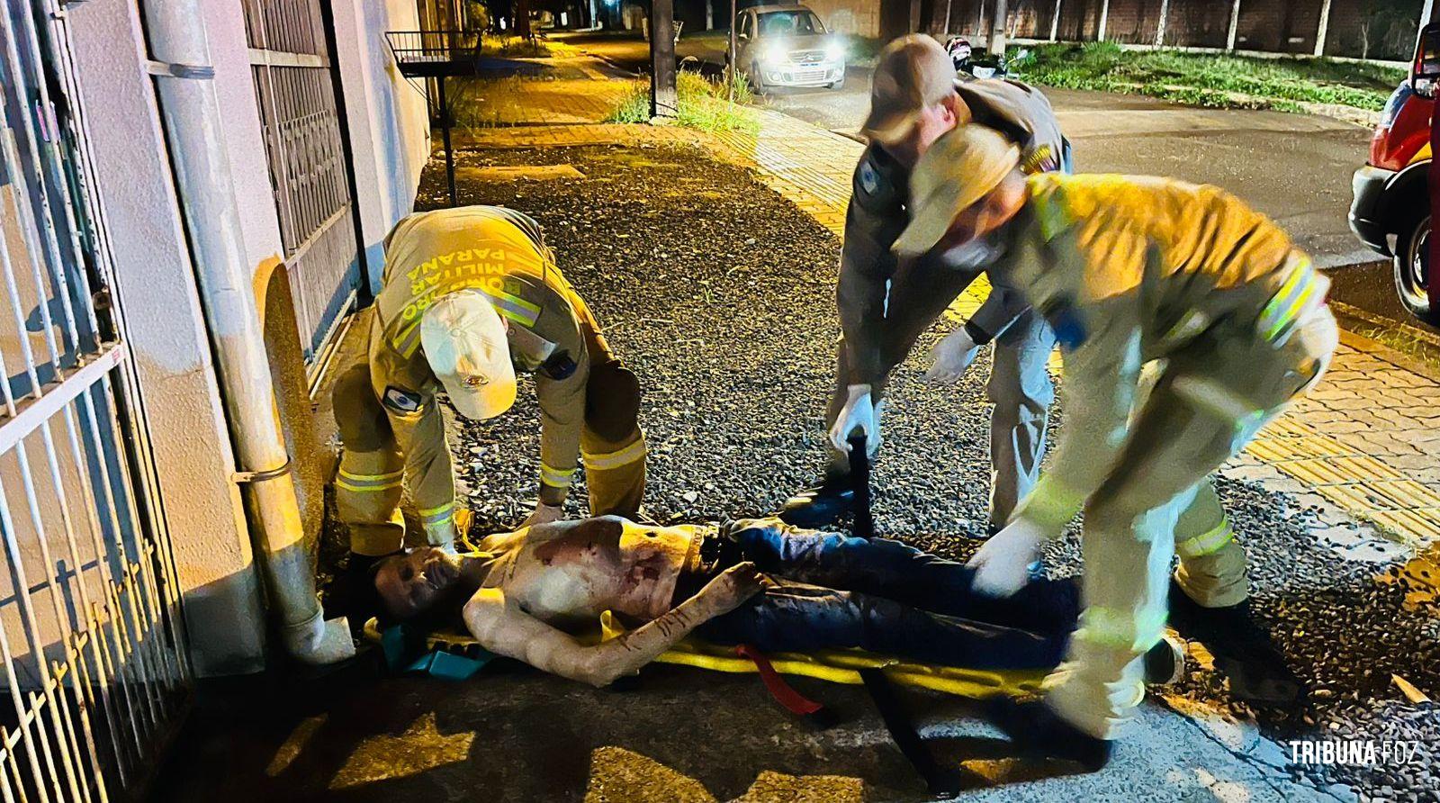 Homem é esfaqueado após briga e acaba morrendo na ambulância do Siate antes de chegar ao hospital