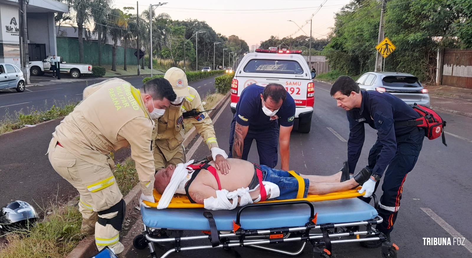Idoso de 68 anos é socorrido pelo Siate após queda de motocicleta na Av. General Meira