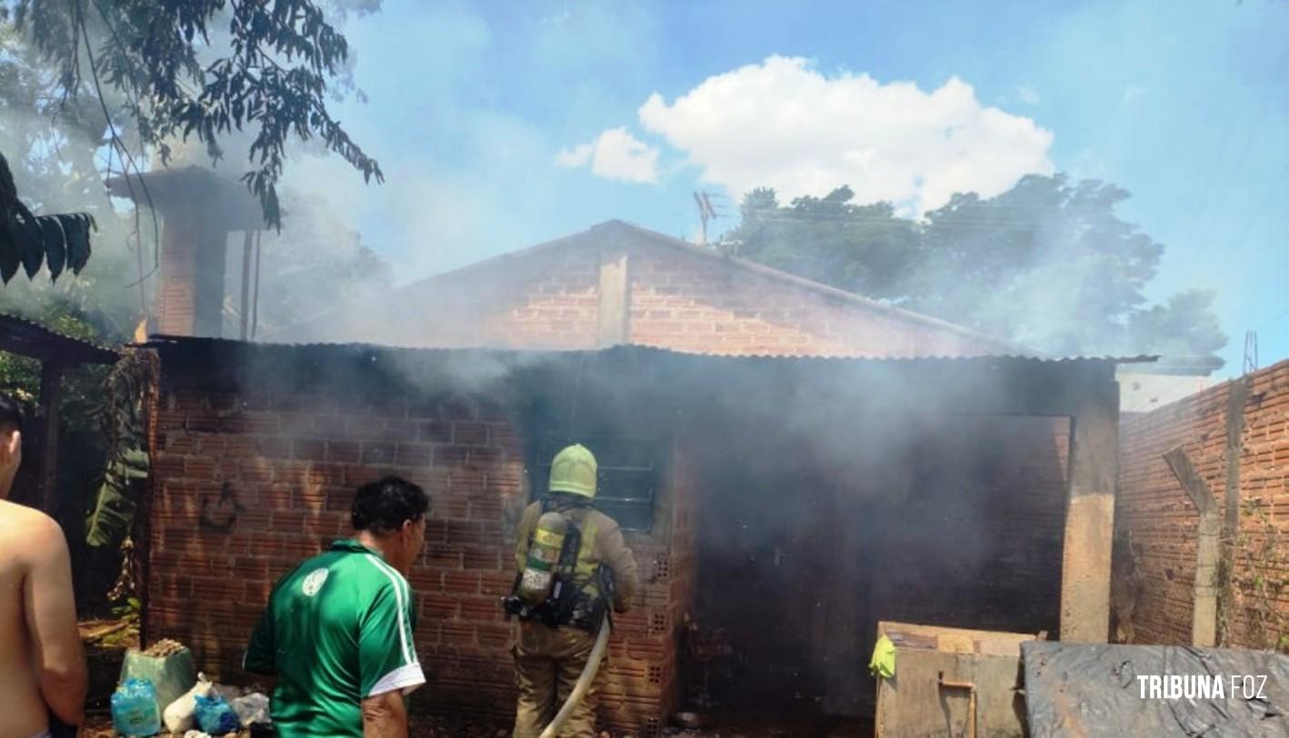 Incêndio em inquilinato mobiliza o Corpo de Bombeiros de Presidente Franco