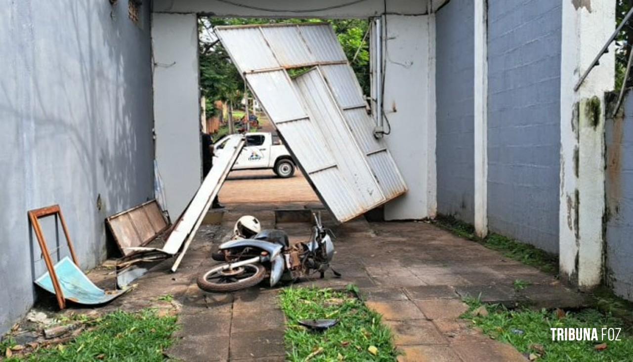 Motociclista fica ferido após colidir contra um portão em Ciudad Del Este