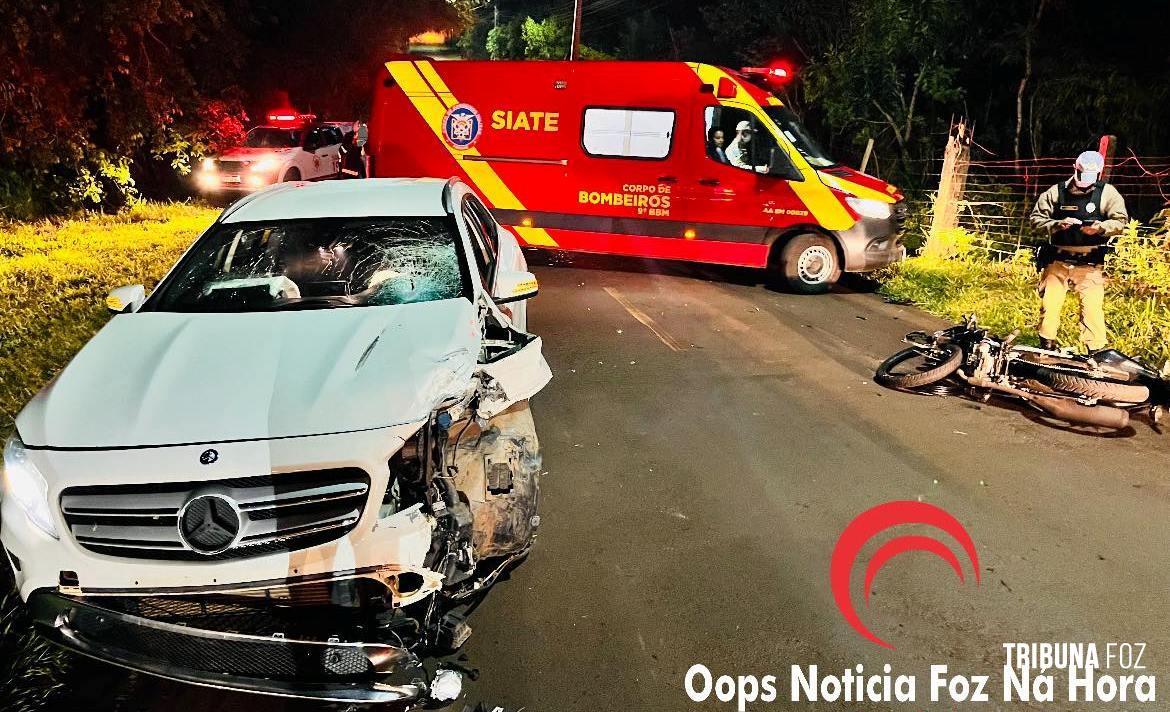 Rapaz é deixado agonizando no asfalto após motorista fugir de colisão frontal 