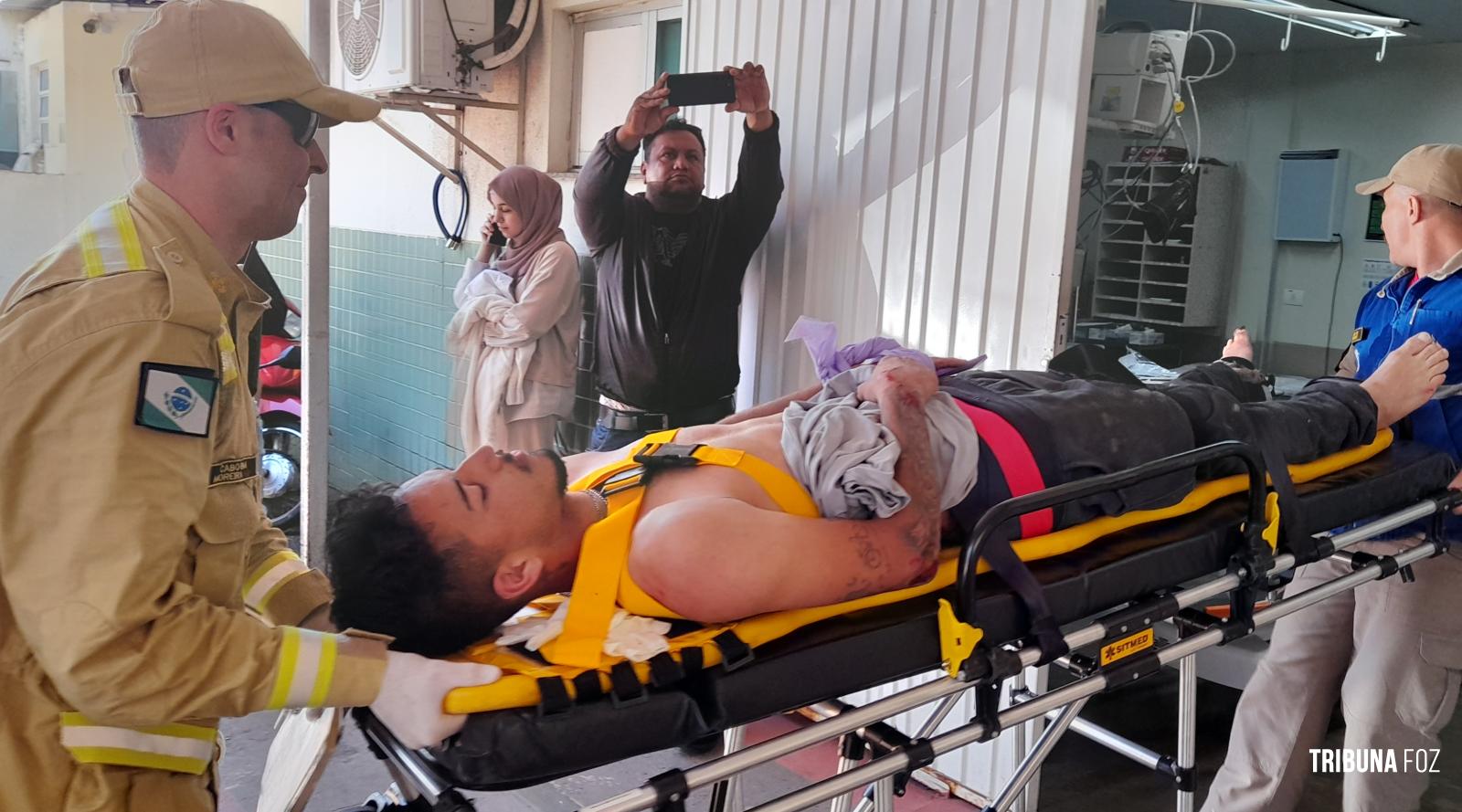 Siate socorre motociclista após colisão entre duas motos no Bairro Morumbi Siate socorre motociclista após colisão entre duas motos no Bairro Morumbi