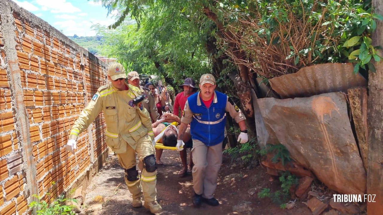 Siate socorre vítima eletrocutada na Favela da Sadia Siate socorre vítima eletrocutada na Favela da Sadia