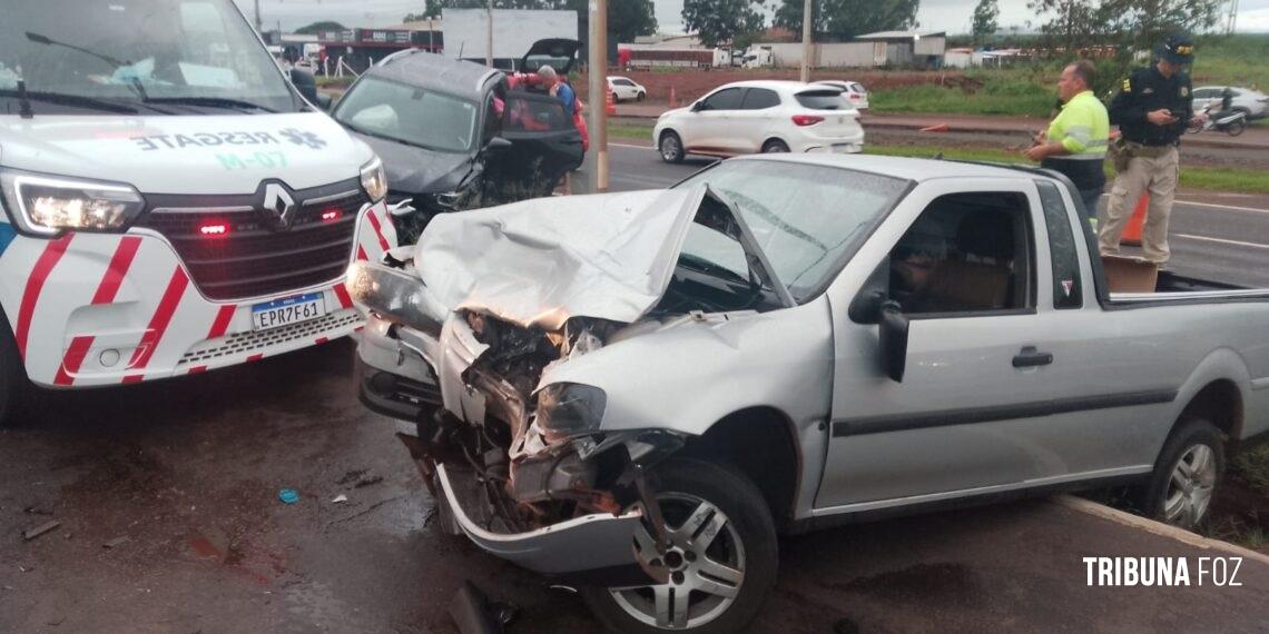 Acidente entre dois carros deixa três feridos na BR-277, em Foz do Iguaçu