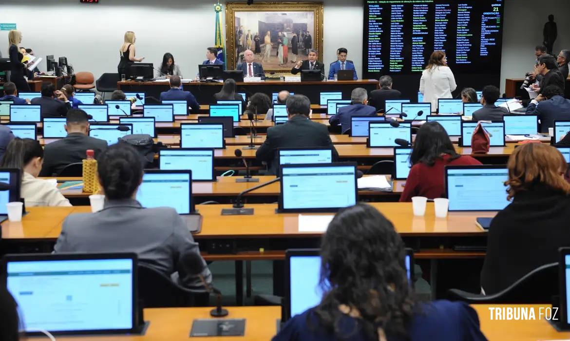 CCJ da Câmara aprova cassação de Carla Zambelli