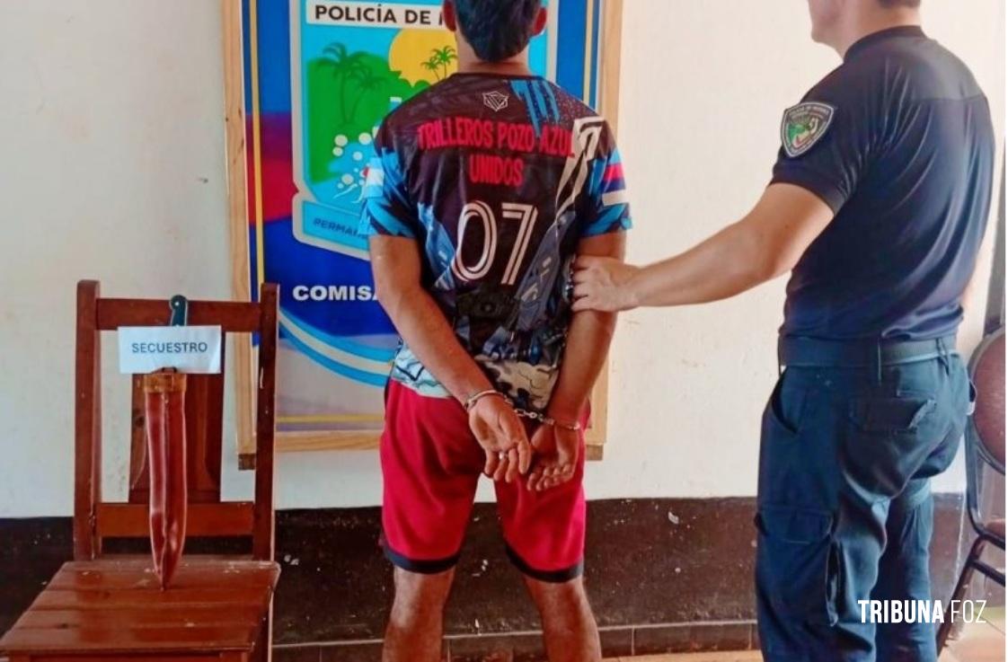 Ex-presidiário ameaçou sua companheira com um facão, atacou policiais e foi preso na cidade de Puerto Iguazu