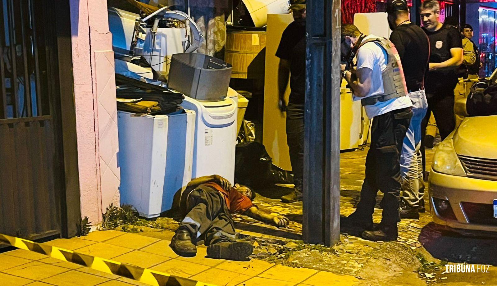 Homem é morto a tiros no bairro Morumbi e irmã grávida precisa de atendimento médico