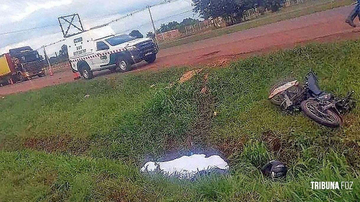 Jovem motociclista morre após ser atropelado por caminhonete em Mingua Guazu no Paraguai