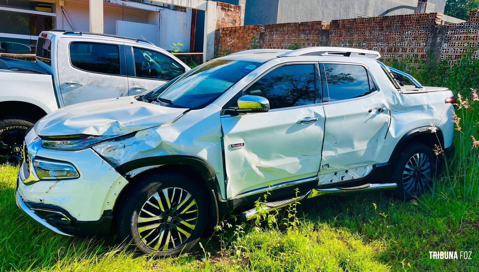 Ladrão furta caminhonete e bate em tudo que vê pela frente durante fuga no Jardim Estela