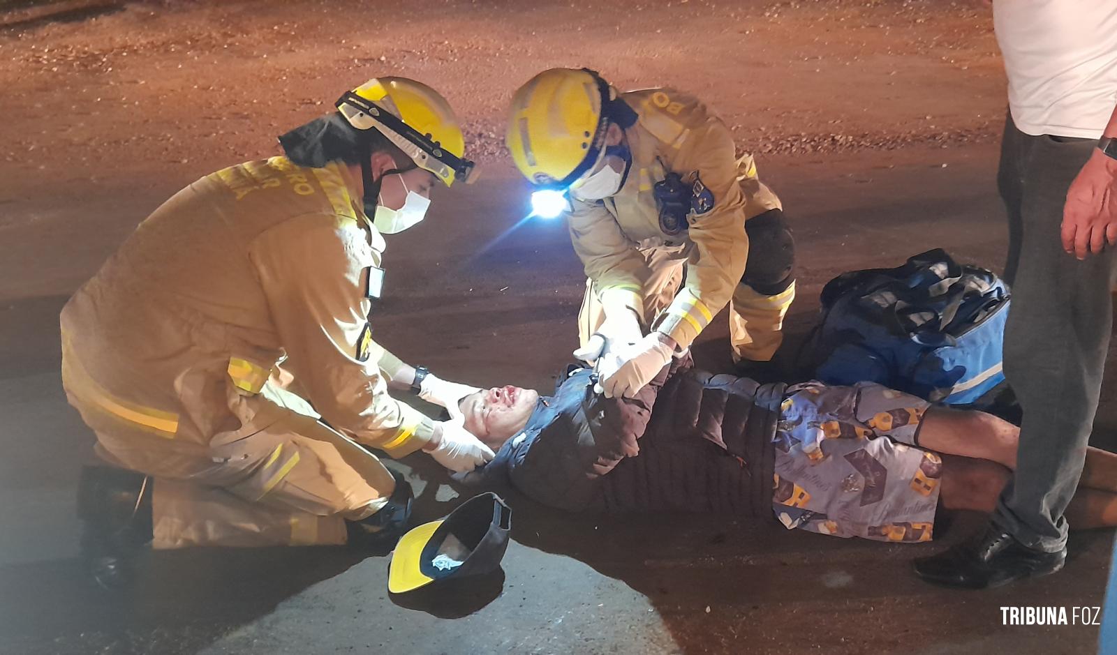 Motociclista é socorrido pelo Siate após colisão na BR-469 defronte ao antigo Hotel Carimã