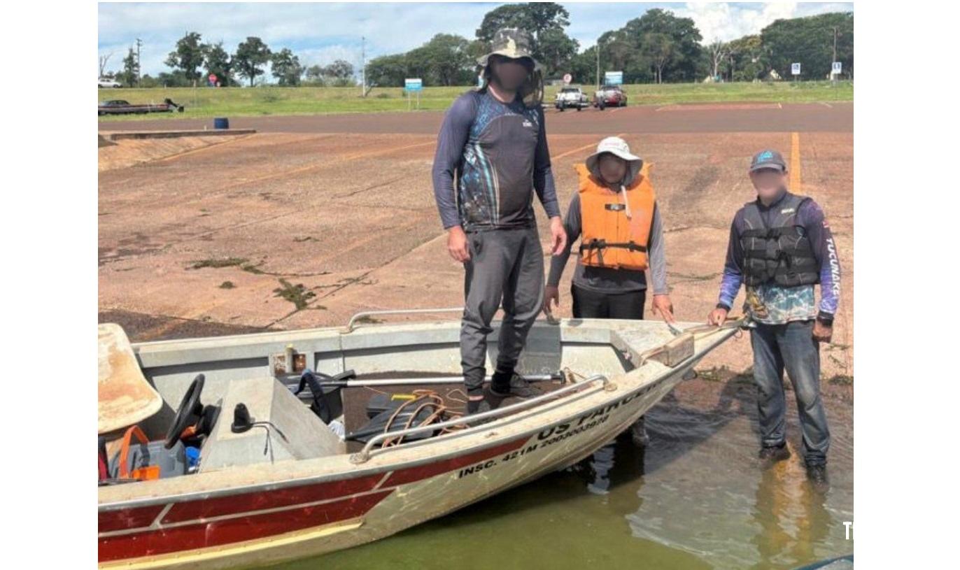 PF e PC realizam salvamento de embarcação à deriva no Lago de Itaipu