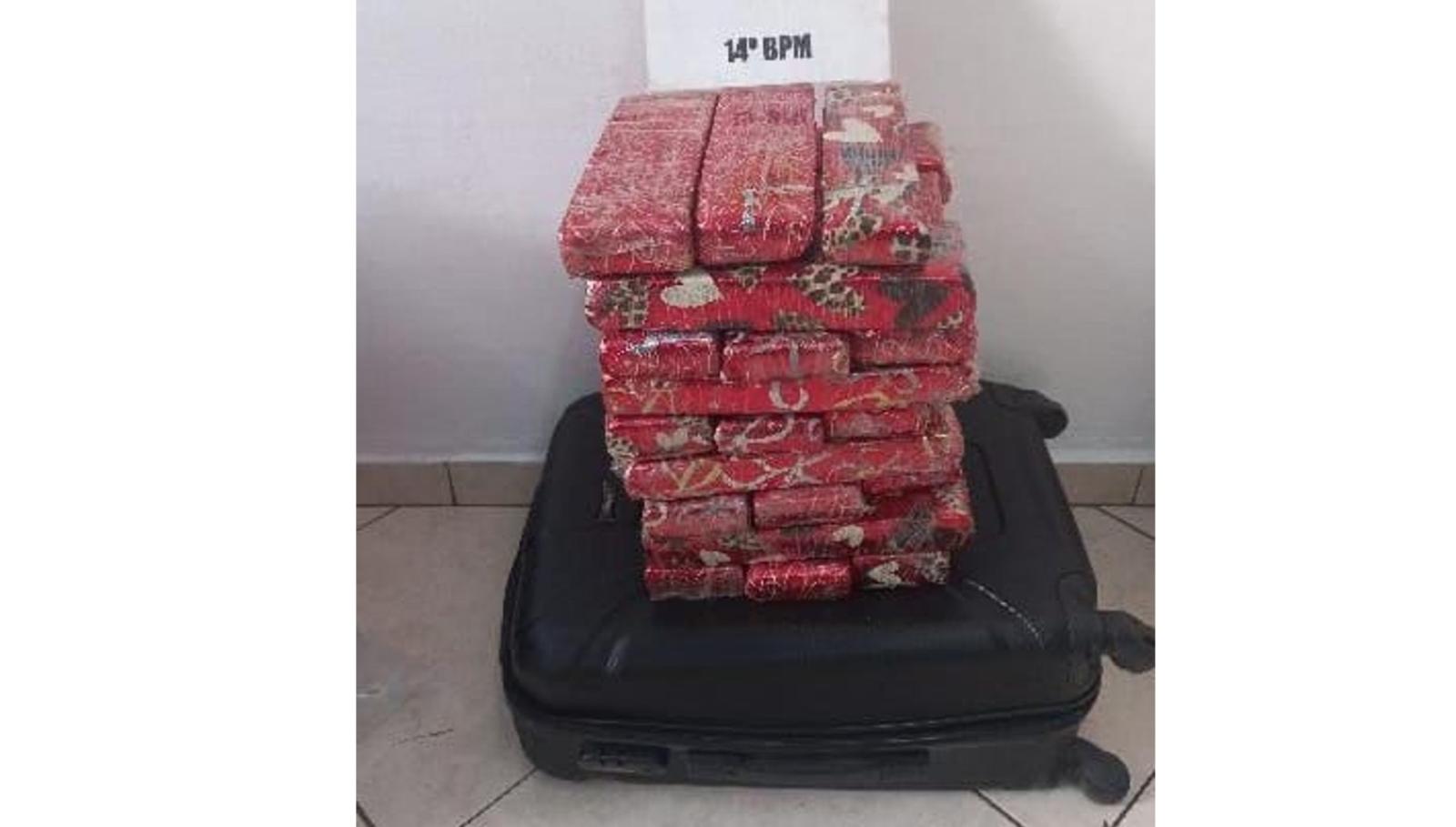 Polícia Militar apreende quase 19 Kg de maconha e prende suspeito no Posto Gasparin