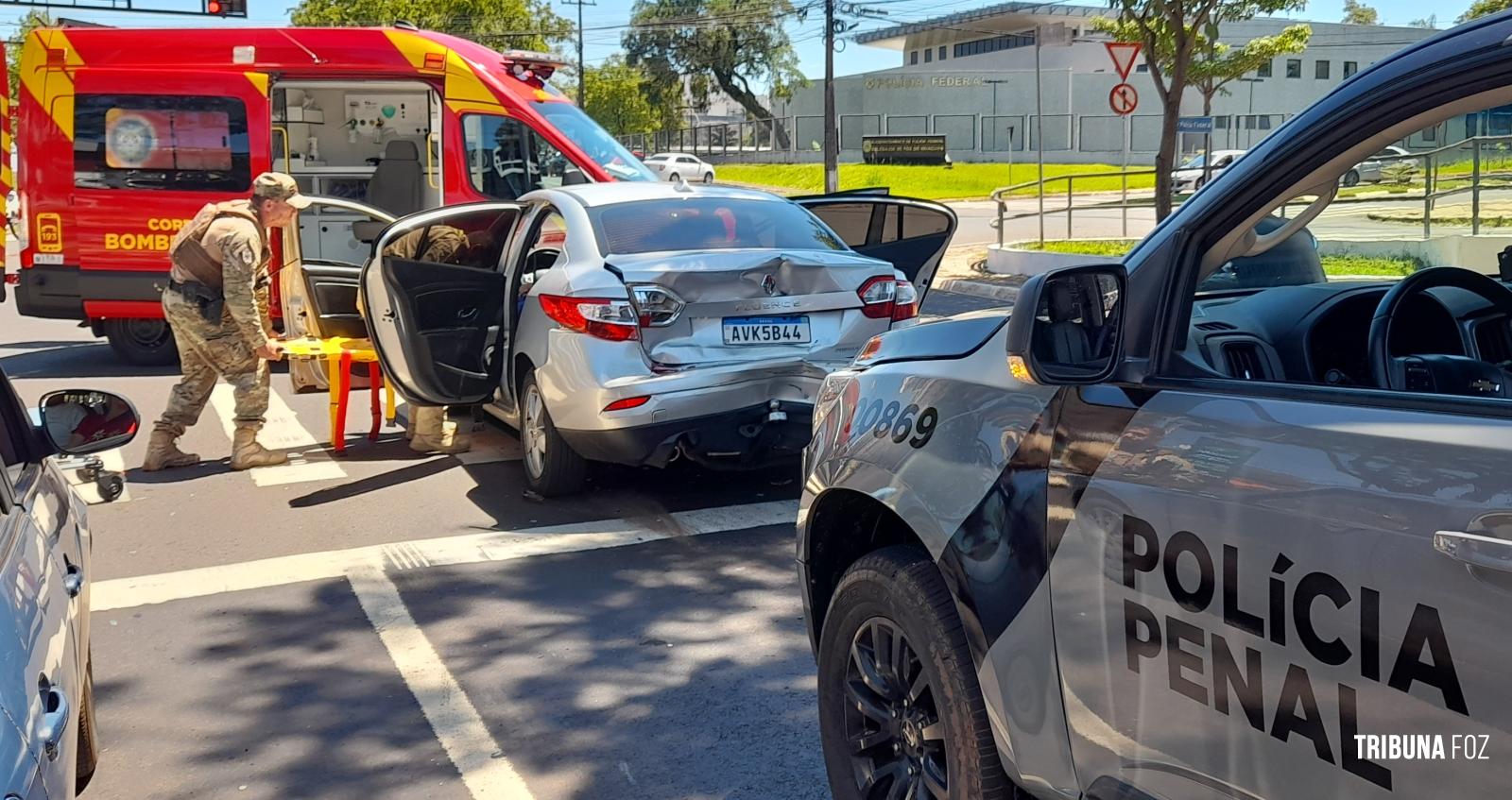 Siate socorre vítima de acidente de trânsito após colisão traseira na Av. Paraná