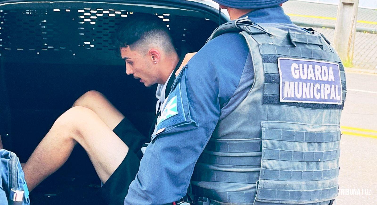 Troca de tiros com a Guarda Municipal termina com um baleado e comparsa preso 