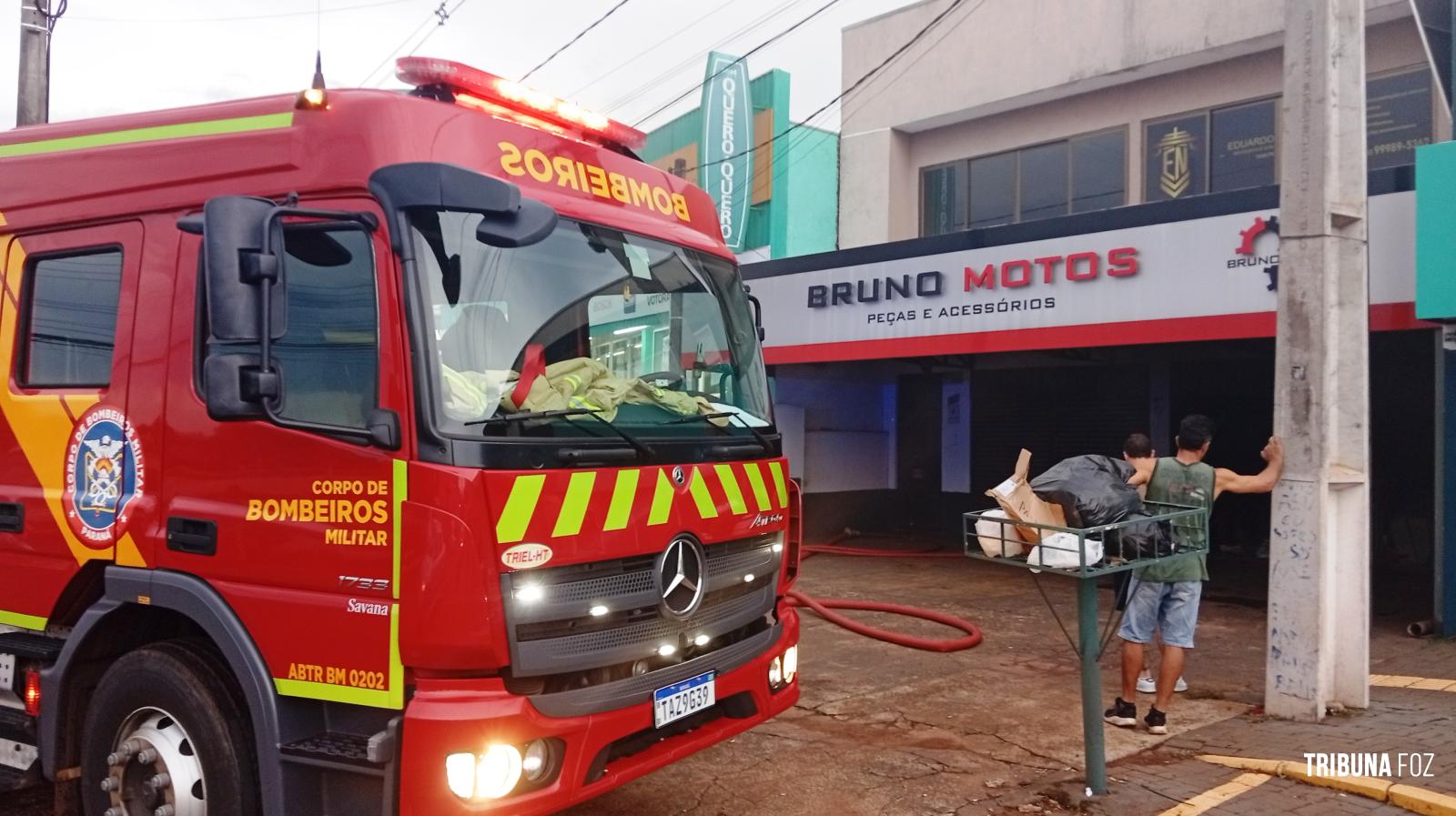 Bombeiros são acionados após incêndio a comércio na Av. Morenitas, no Bairro Porto Meira