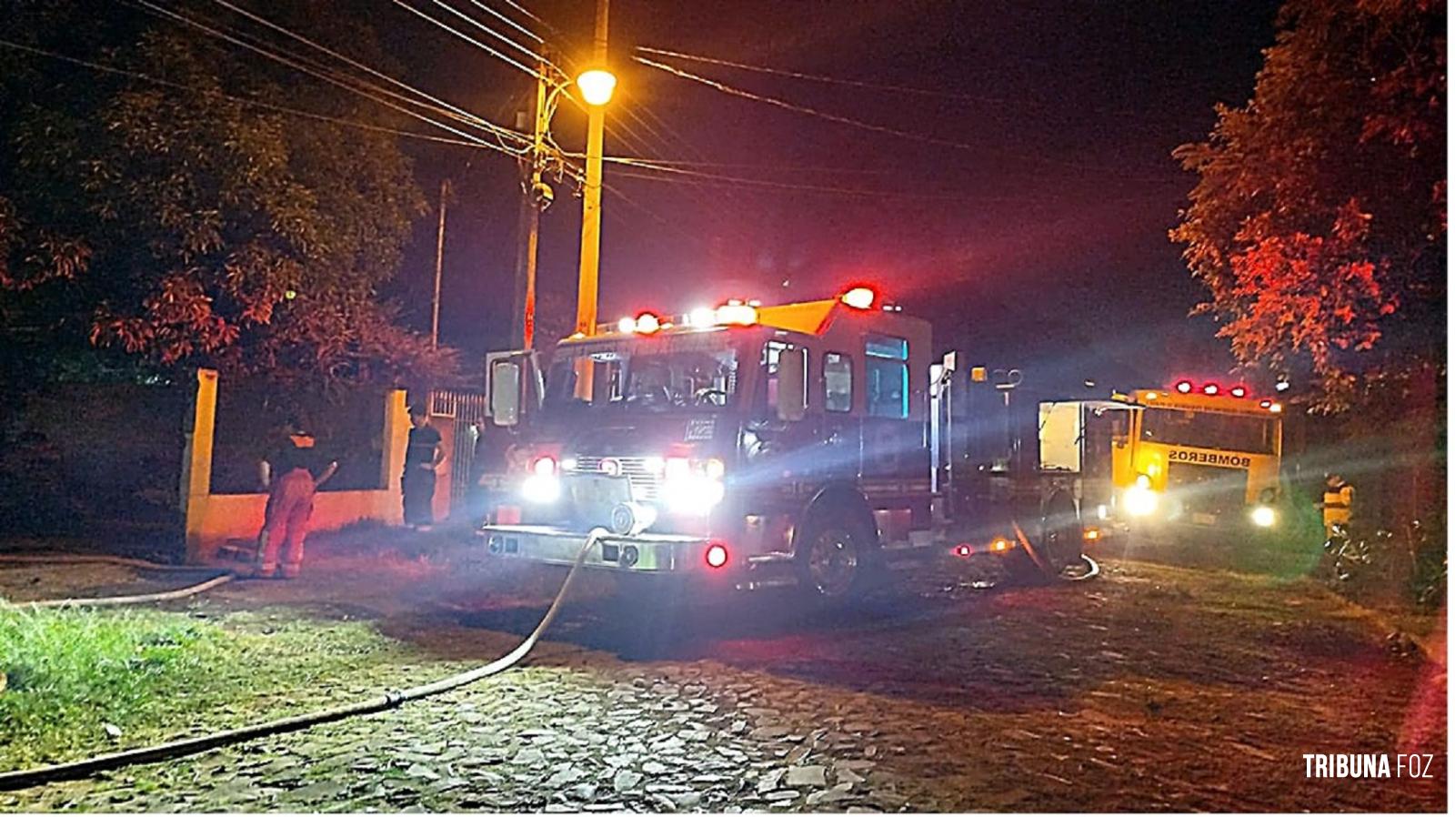 Casa é consumida por incêndio em bairro de San José em Ciudad Del Este