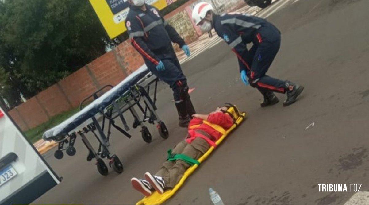 Colisão entre carro e motocicleta mobiliza o SAMU no centro de Santa Helena