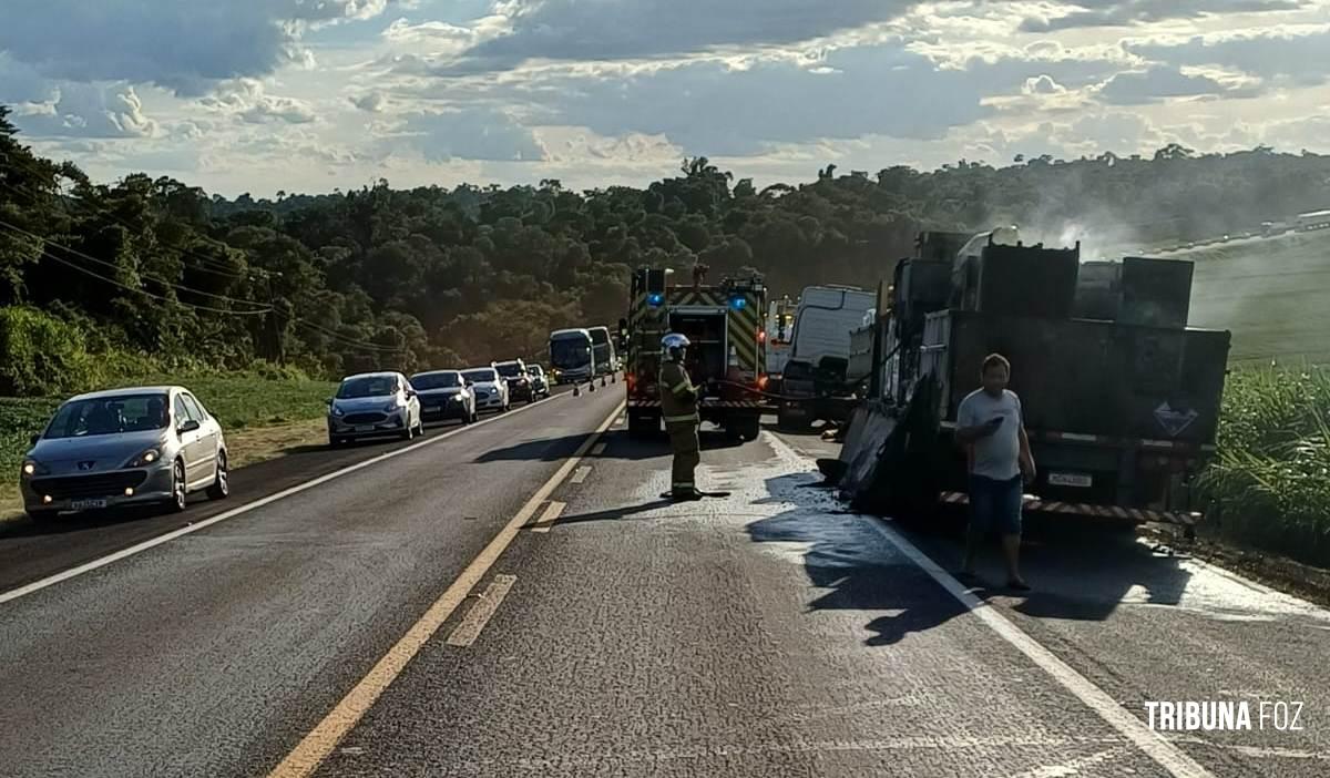 Corpo de Bombeiros interveem em incêndio na BR-277  