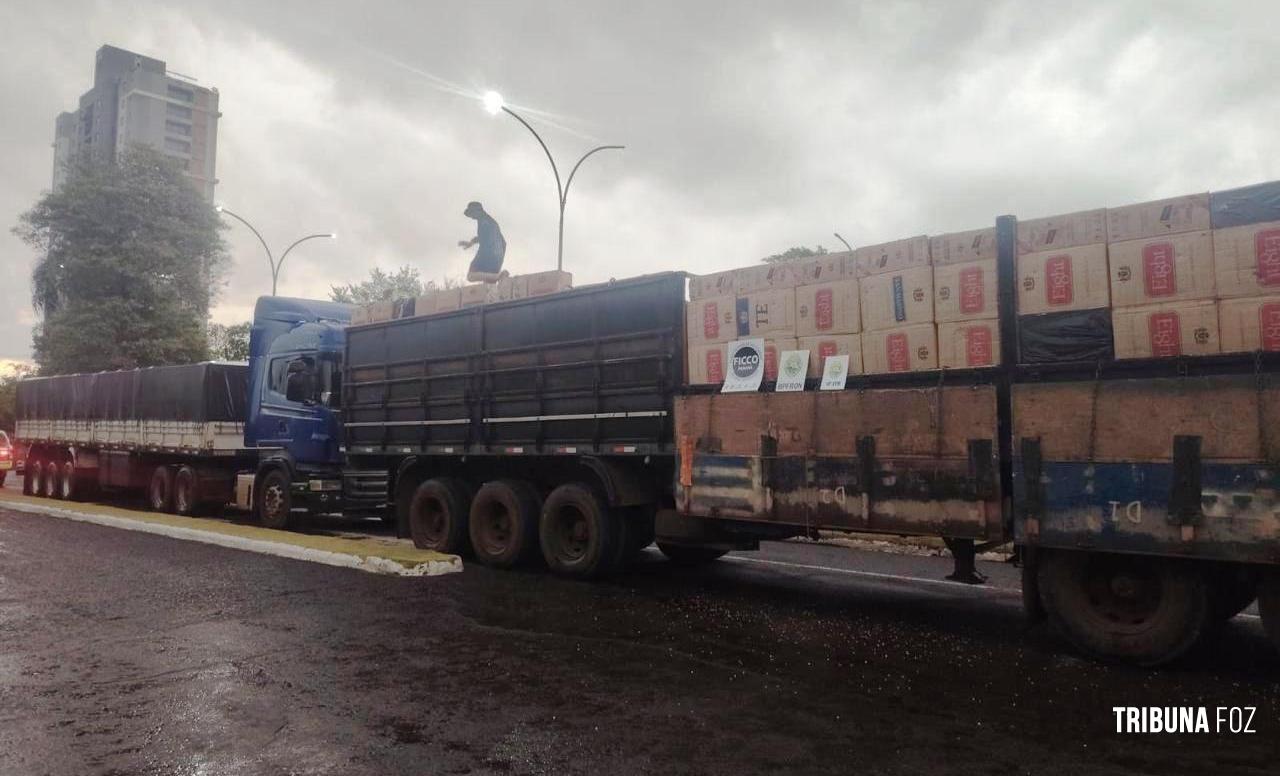 FICCO/PR apreende duas carretas e prende dois paraguaios com 603 caixas de cigarros em Santa Terezinha de Itaipu