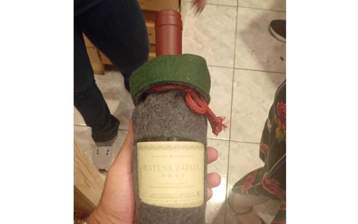 Flagrada em flagrante: Ladrona tenta furtar vinho e é presa em Puerto Iguazu