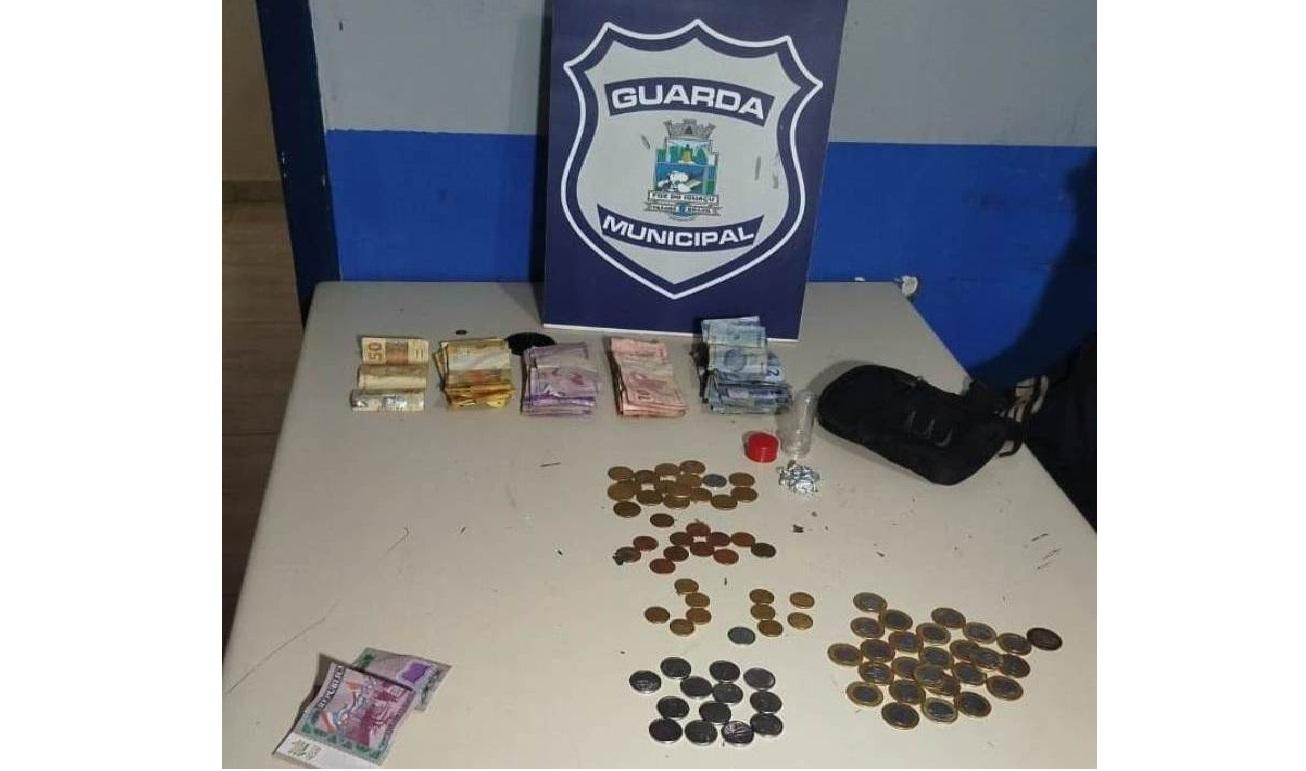 Guarda Municipal apreende drogas na favela do Monsenhor Guilherme em Foz do Iguaçu