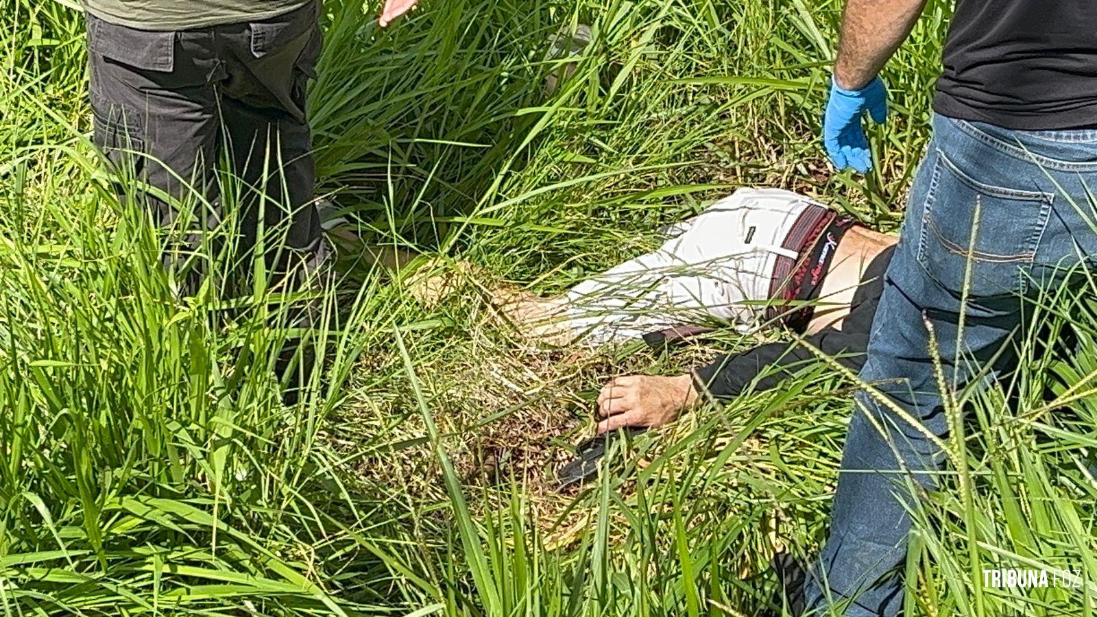 Homem é encontrado morto com arma de fogo na mão após troca de tiros no Jardim Almada