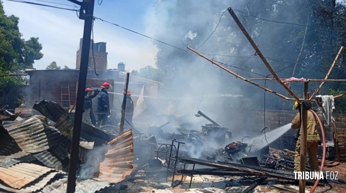 Incêndio destrói casa no Bairro de Nuevo Iguazú em Puerto Iguazu
