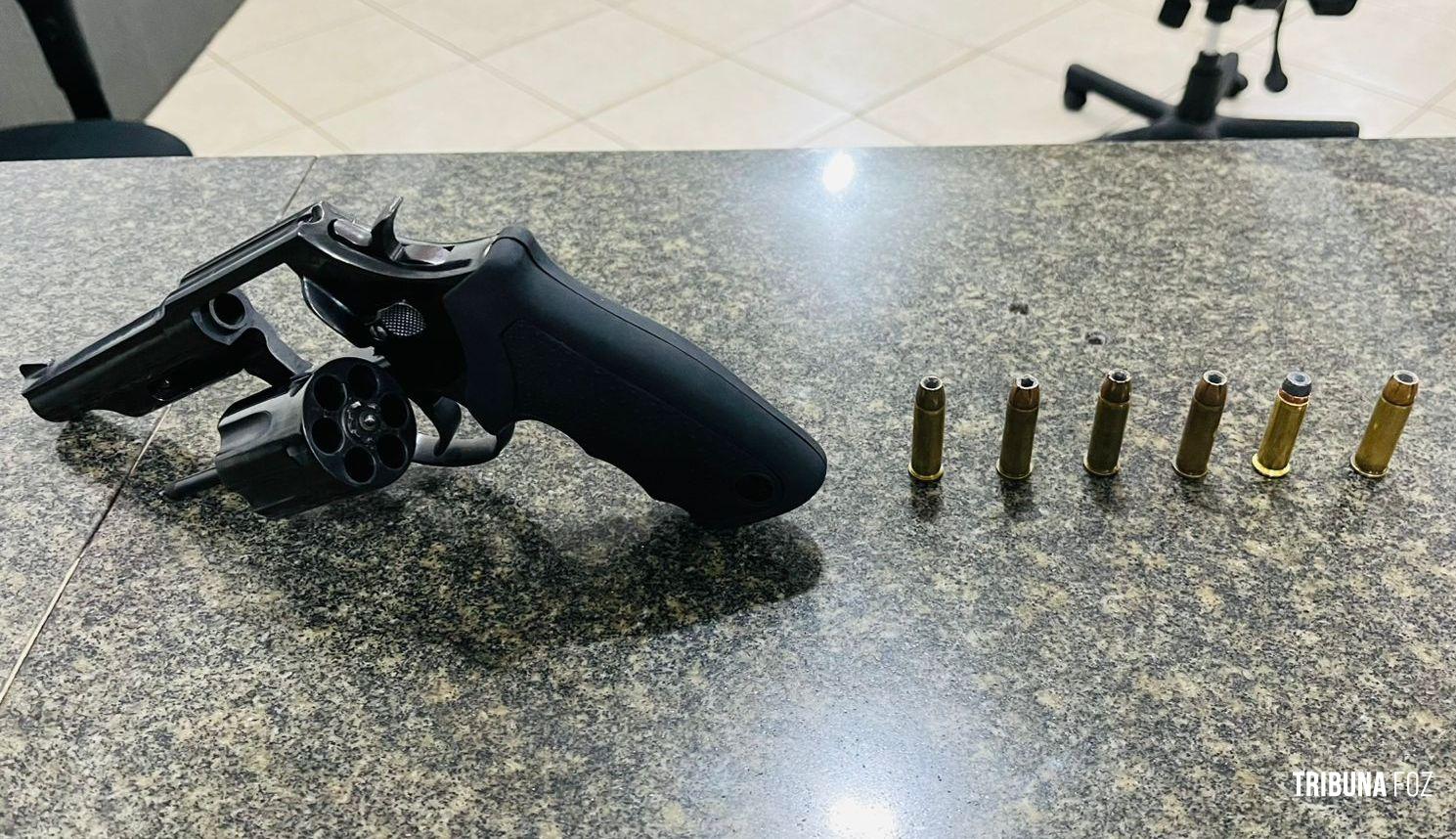 Militares do CHOQUE prende suspeito com revolver calibre 38 no Bairro Morumbi