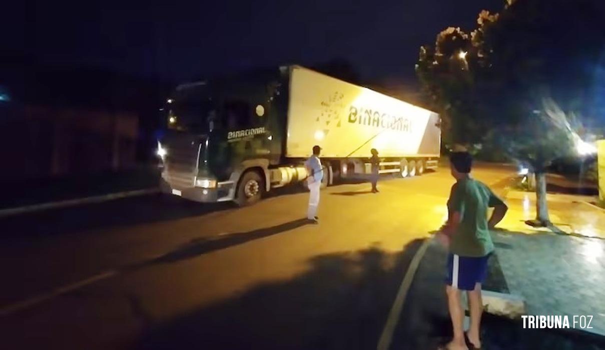 Moradores de Presidente Franco exigem sinalização e controle do tráfego de caminhões na Ponte da Integração