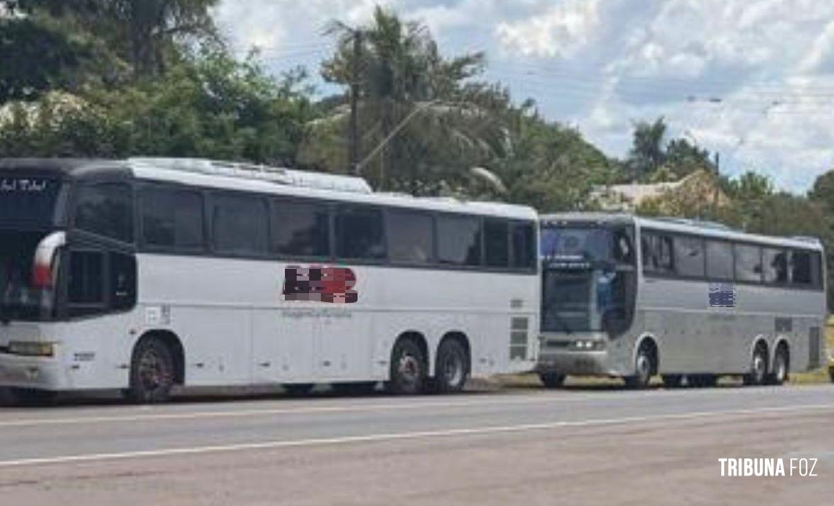 PF e Receita Federal apreendem dois ônibus com mercadorias descaminhadas do Paraguai no desvio da BR-277