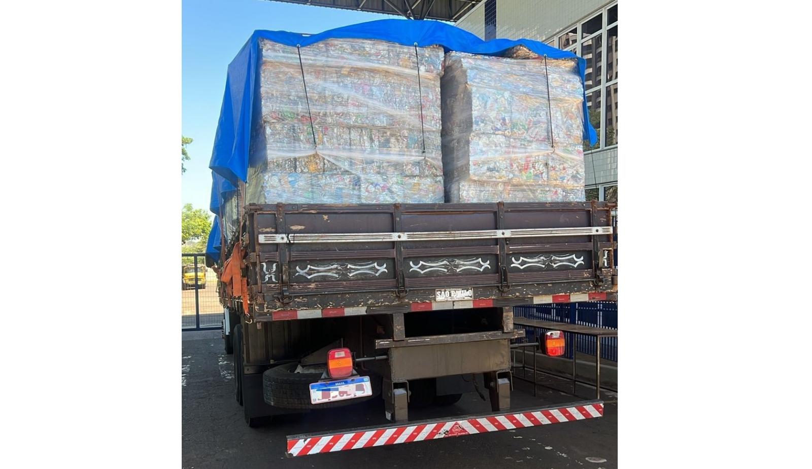 Policia Federal, PM e Receita Federal apreendem mais de 15 toneladas de sucata em Foz do Iguaçu