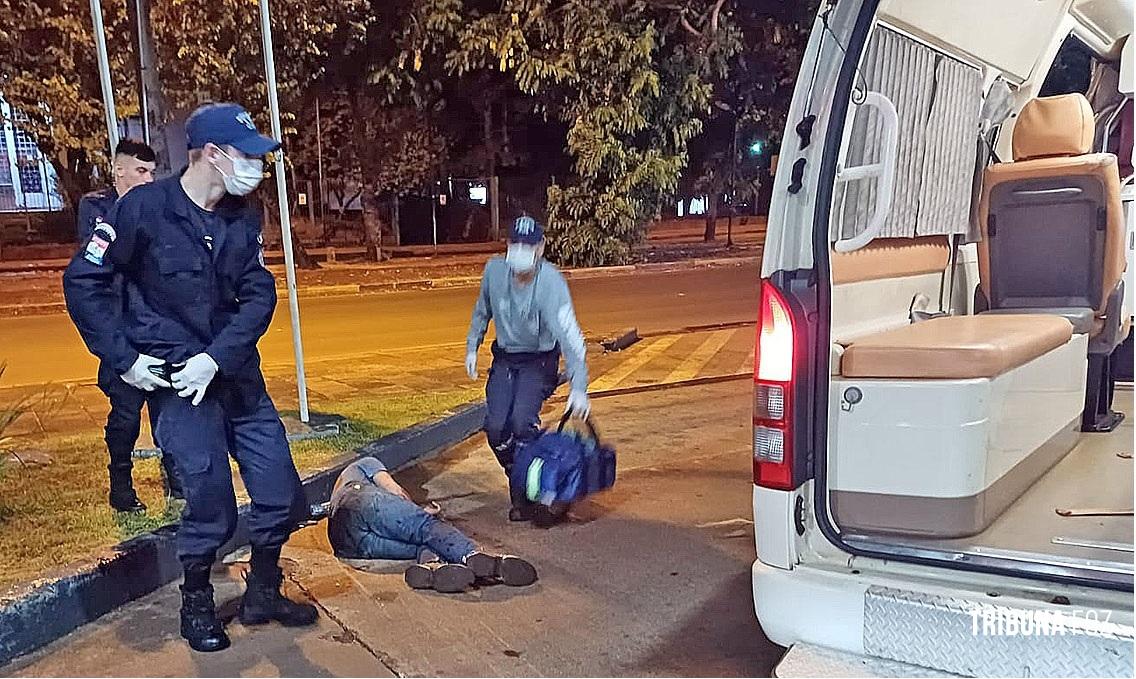Briga entre viciados em drogas deixa jovem esfaqueado no Barrio Obrero em Ciudad Del Este