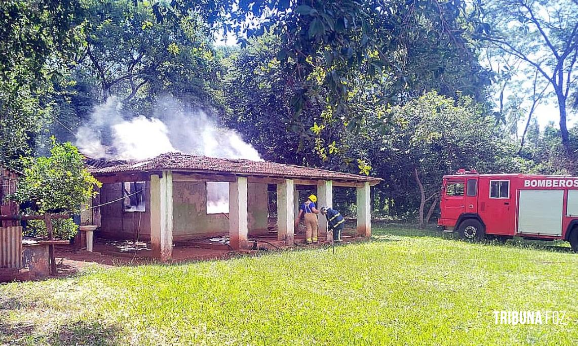 Curto-circuito causa incêndio residencial e deixa idoso desabrigado na Colônia Nueva Fortuna, no Paraguai
