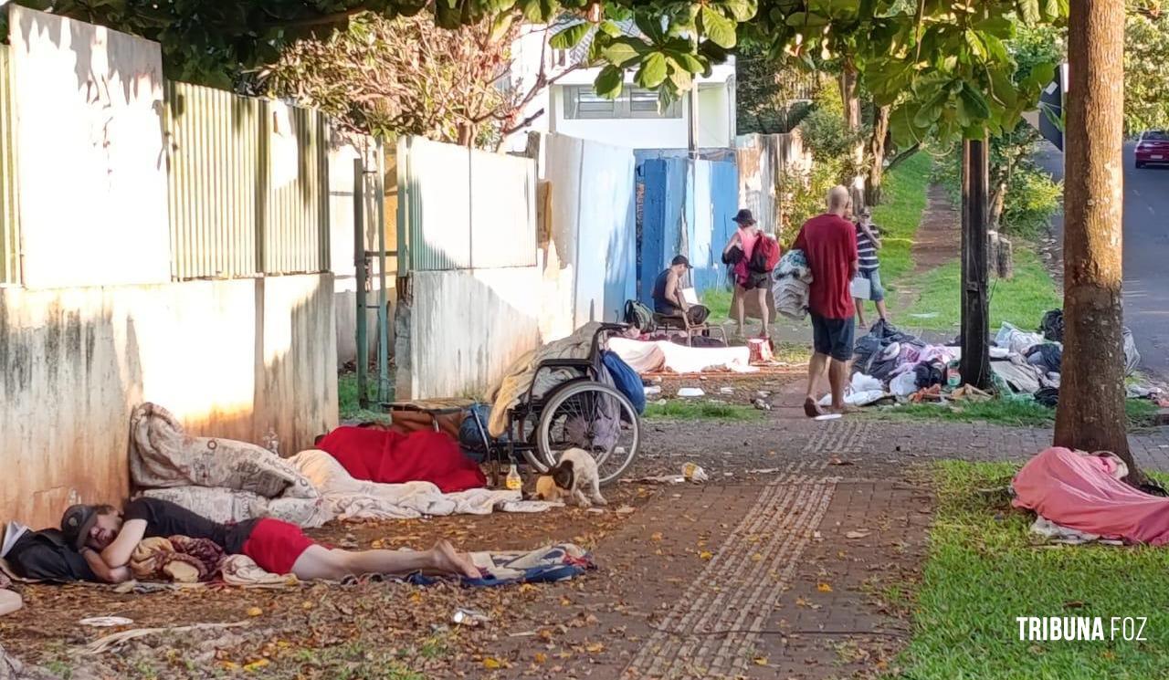 ISSO TÁ CERTO? "CENTRO POP: acolhe de dia, despeja à noite"