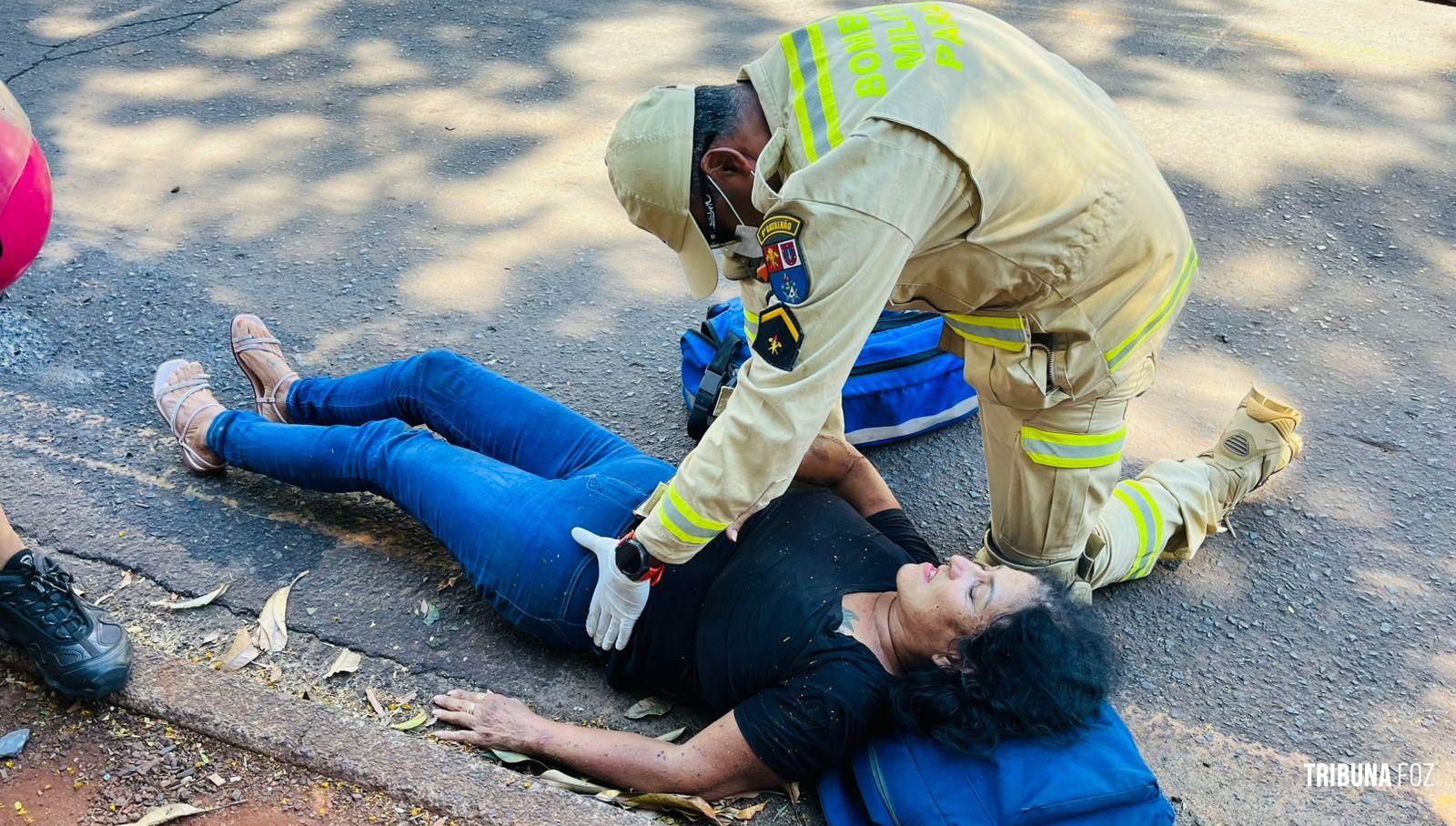 Mulher fica ferida em acidente entre moto e carro no bairro Três Lagoas