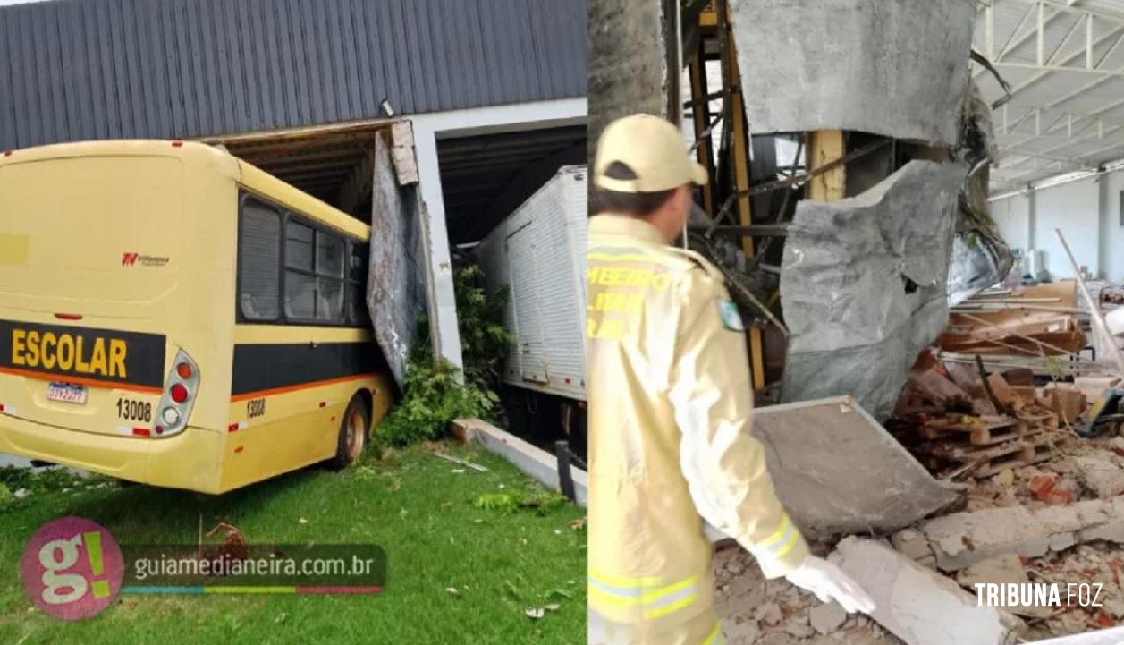 Ônibus escolar invade estabelecimento no Bairro Florença em Medianeira