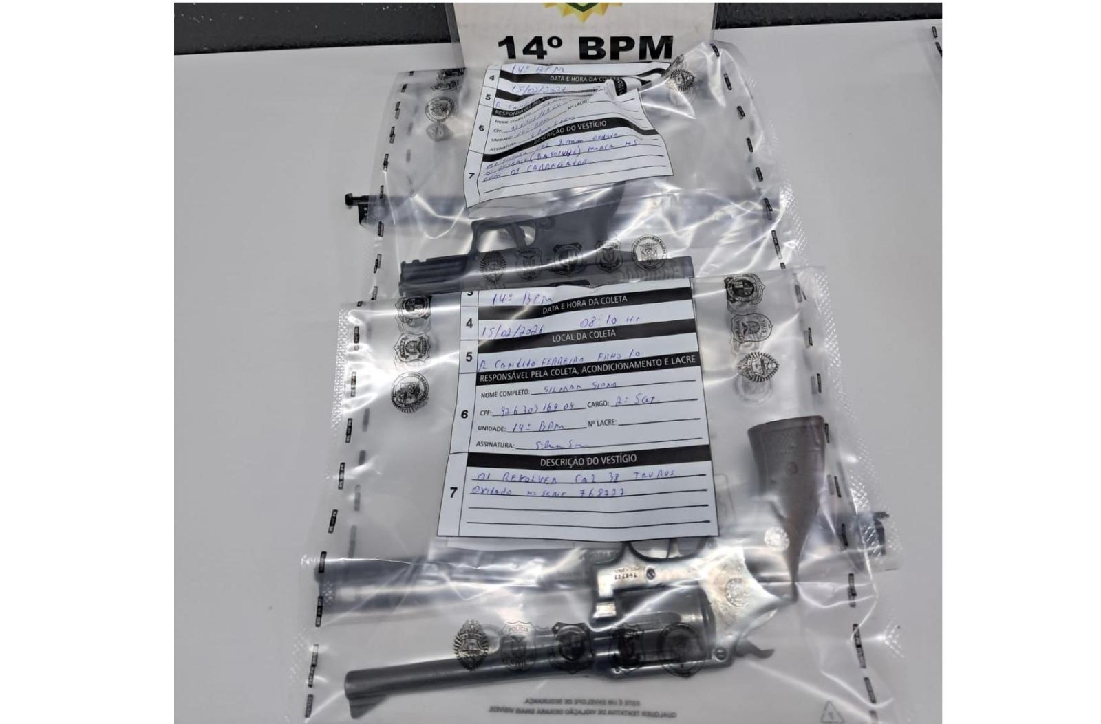 PM apreende armas de fogo e veículo abandonado no Jardim São Paulo em Foz do Iguaçu