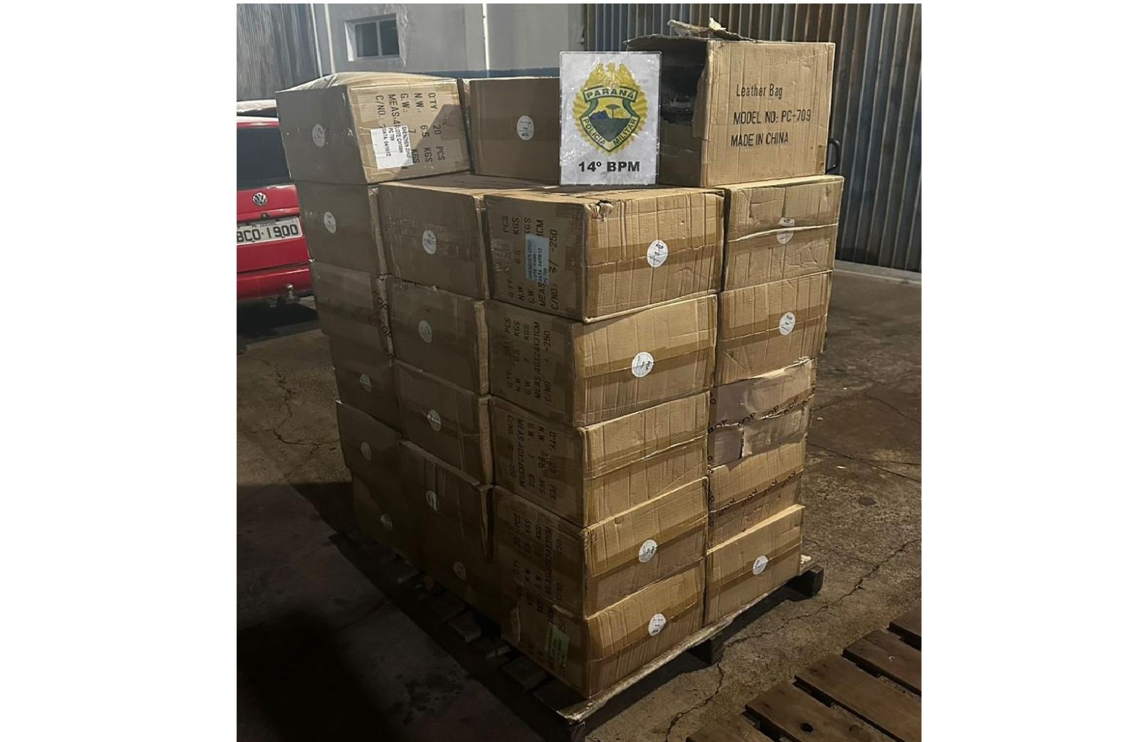 PM apreende mercadoria oriunda de descaminho na Vila Yolanda em Foz do Iguaçu